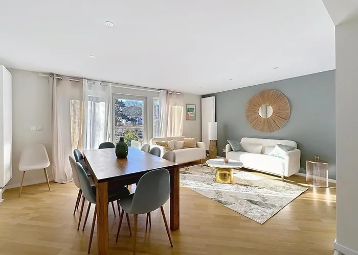 Bright House In Calm And Comfort 펜션 *